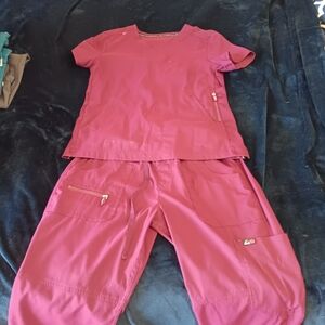 Koi lite scrub sets, size medium